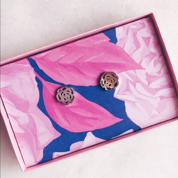 🆕 Peony Stainless Steel Earring Studs - Picture 2 of 3